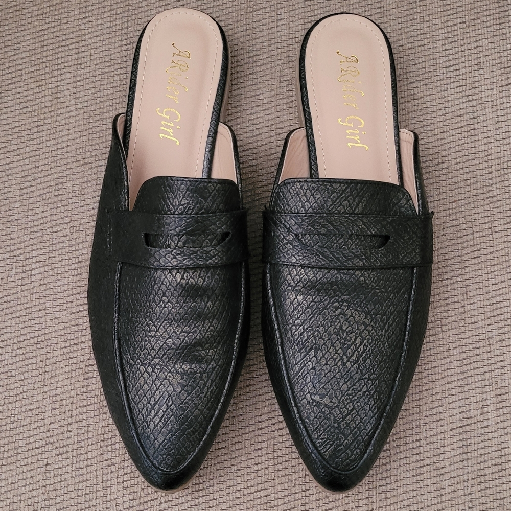 A RIDER GIRL FAUX LEATHER LOAFER MULE SLIDES - Picture 3 of 11